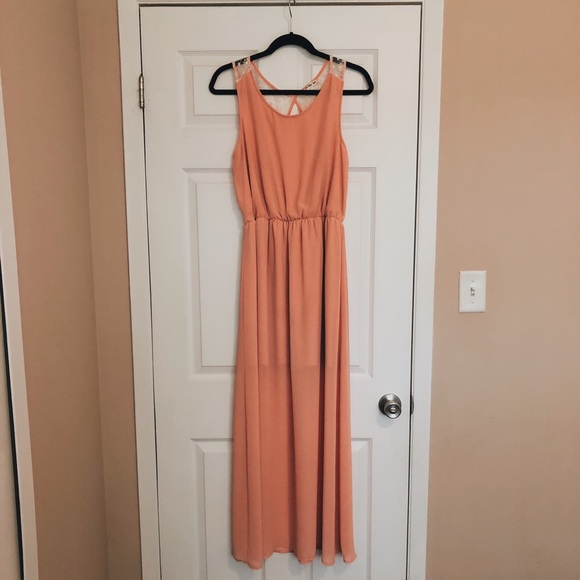 Double Zero | Peach Lace Maxi Dress, Keyhole Back - Picture 2 of 6